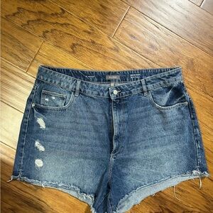 EUC DL1961 Emilie Short Size 34